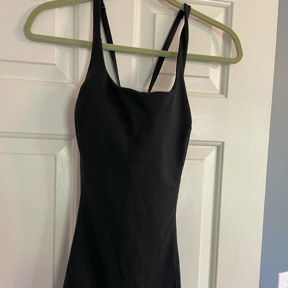 UNDER ARMOUR built in bar work out top!